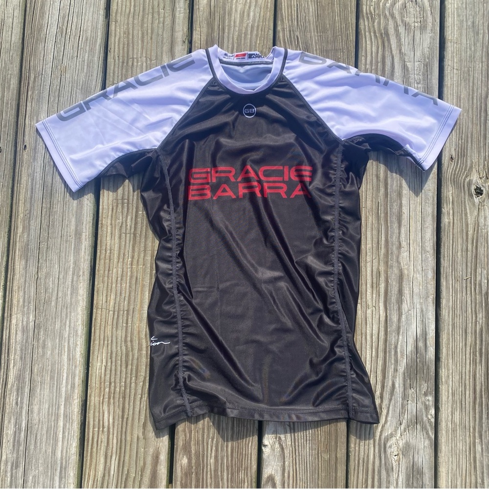 GRACIE BARRA Jiu Jitsu Short Sleeve Rash Guard BLACK &WHITE UNISEX Size Small
